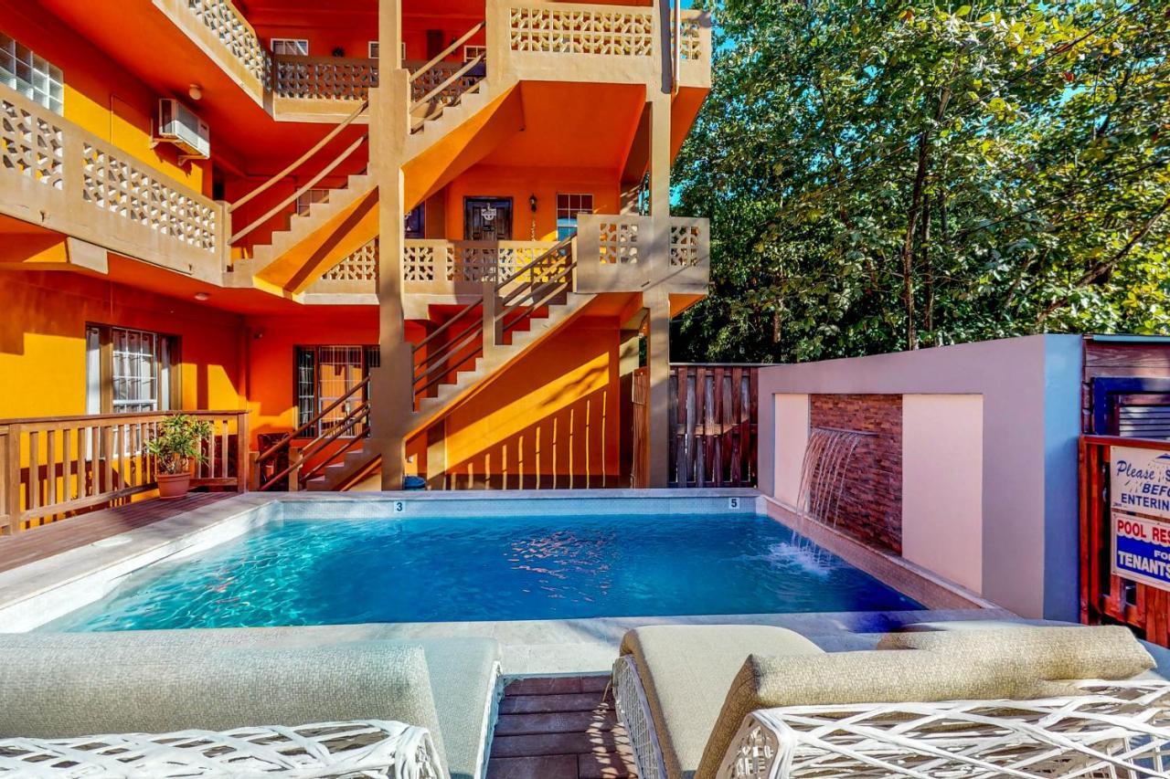 Hummingbird Home Suites San Pedro  Bagian luar foto