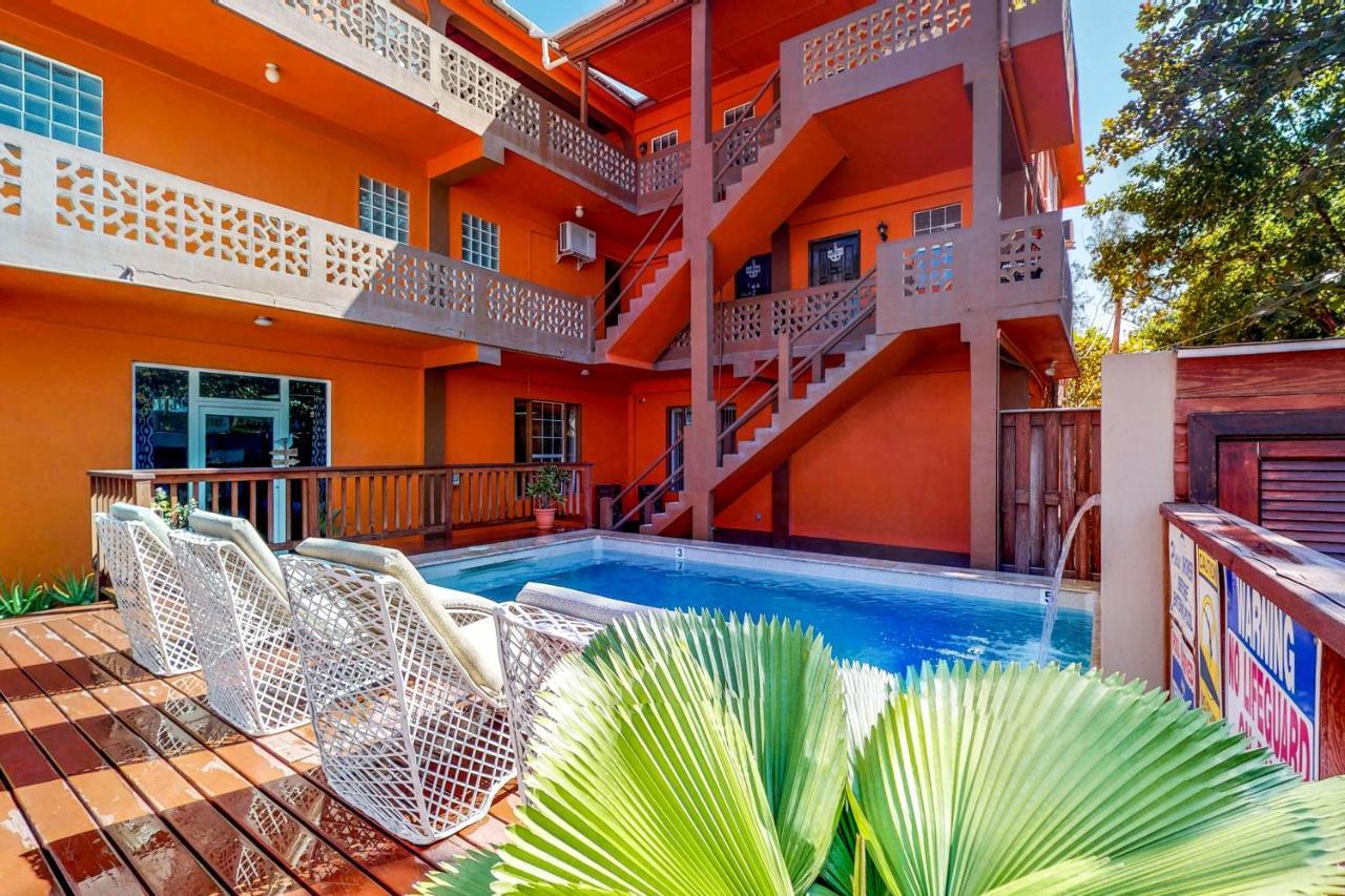 Hummingbird Home Suites San Pedro  Bagian luar foto