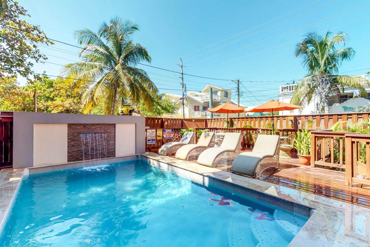 Hummingbird Home Suites San Pedro  Bagian luar foto